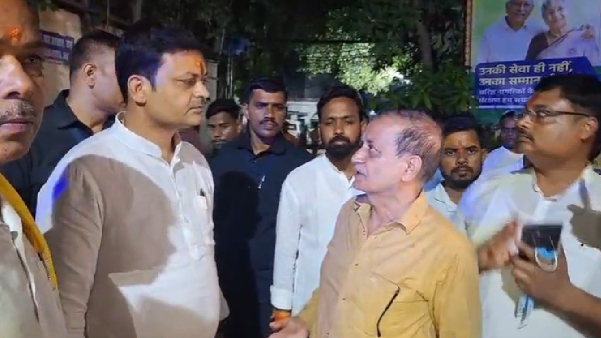 देर रात जमुई सदर अस्पताल पहुंचे प्रभारी मंत्री संजय सिंह, SNCU में डॉक्टर नदारद देख भड़के